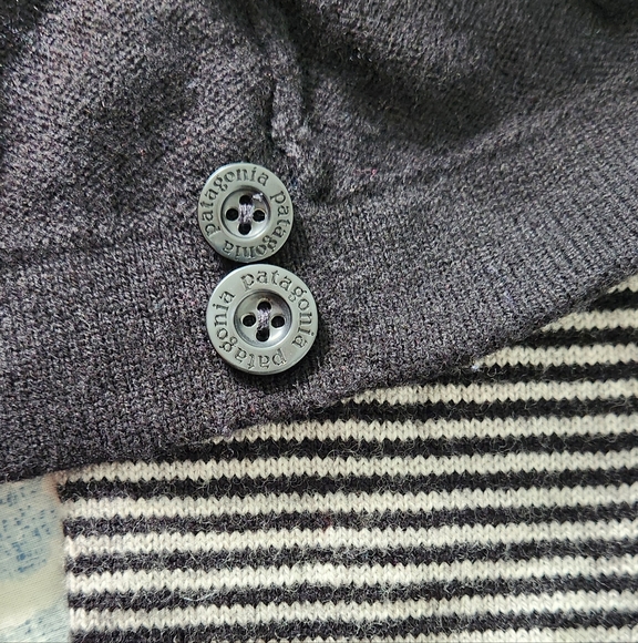 Patagonia Lambs Wool Blend Cardigan Sweater Black Gray Stripes sz M - Picture 9 of 9